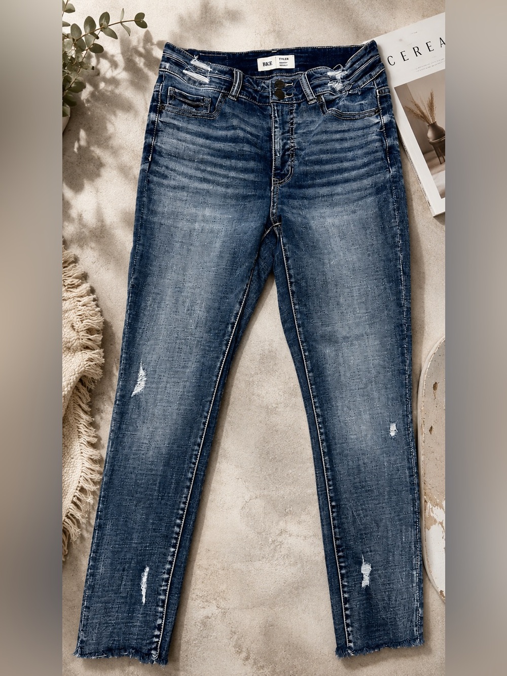 BKE PARKER  women’s Mid Wash Distressed  Jeans